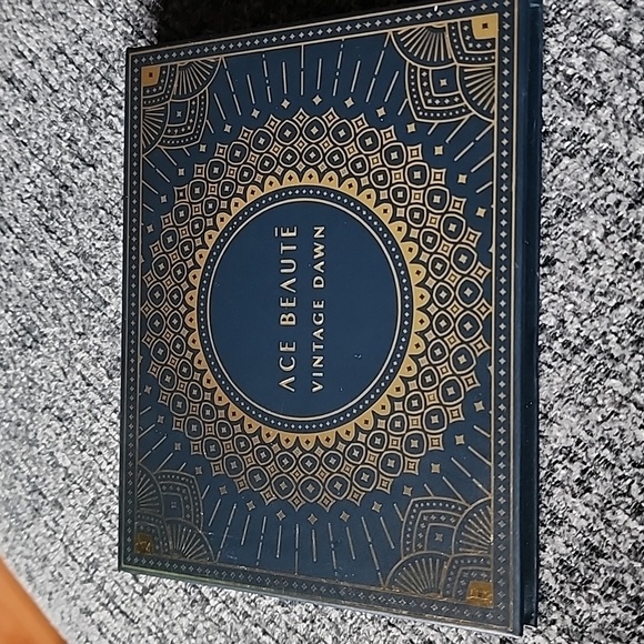 ACE Beautē Vintage Dawn Eyeshadow Palette - Picture 2 of 10